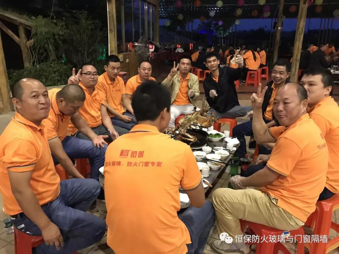 主題：“團(tuán)結(jié)”與“效率”！精誠團(tuán)結(jié)、再創(chuàng)新高！ --記公司在2017年10月17日組織了一場高明盈香戶外拓展旅游活動(dòng)